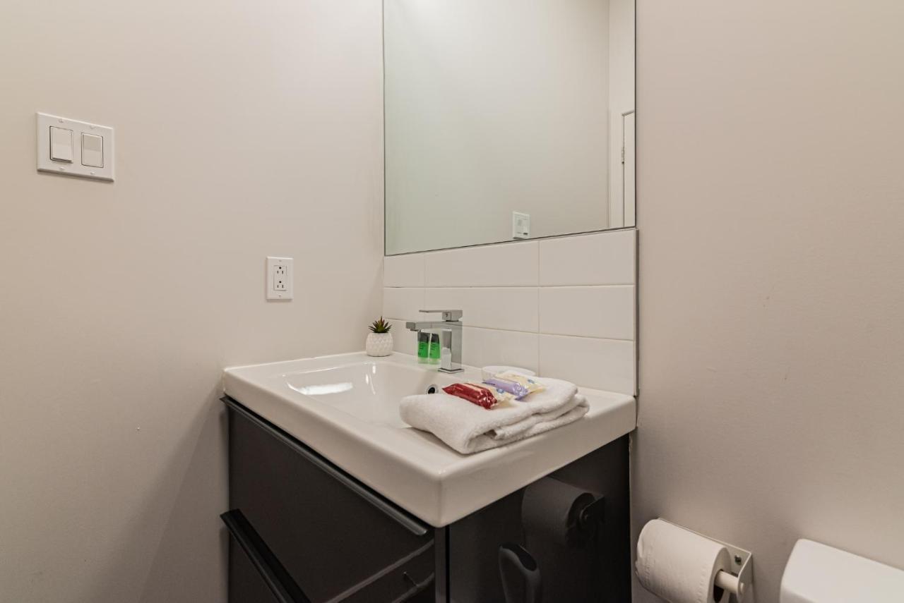 2 Bedroom Luxury In The Mile End By Den Stays Montréal Buitenkant foto